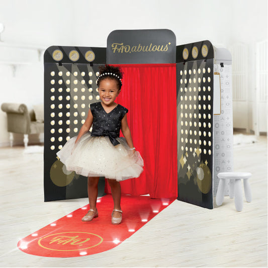 FAO Schwarz - Style Runway 4-Sided Fashion Show Playset - Fashion Activity and Roleplay