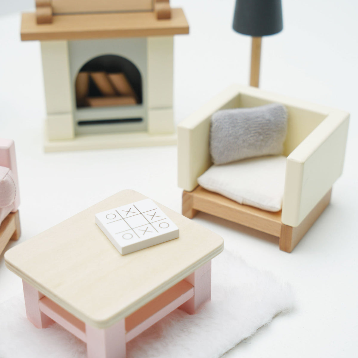 Le Toy Van - Wooden Dollhouse Living Room Furniture Set - 19 Pieces - Dolls