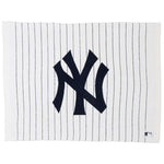 Barefoot Dreams - CozyChic New York Yankees Throw - Trend Accessories