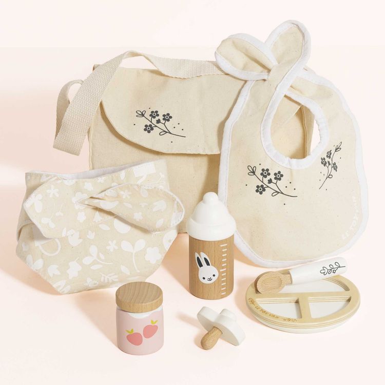 Le Toy Van - Dolls Nursing Kit & Bag - 8 Pieces - Preschool