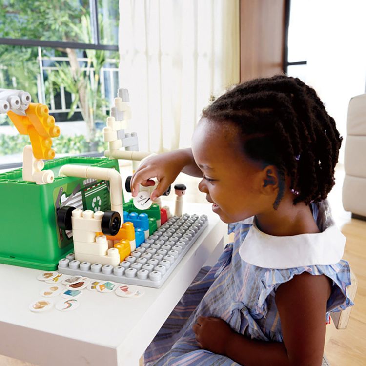 Hape - Garbage Sorting Truck - STEM