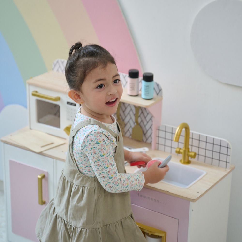Teamson Kids - Little Chef Hampton Wooden Play Kitchen with Ice Dispenser & Sink - Pink - Preschool