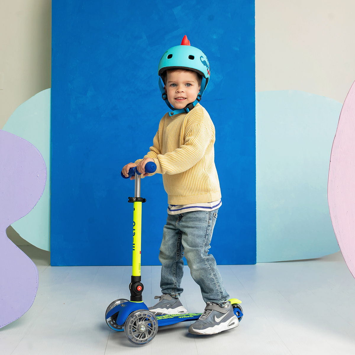 Micro Kickboard - Mini Deluxe Foldable LED Scooter - Neon Canary Yellow/Blue - Outdoor