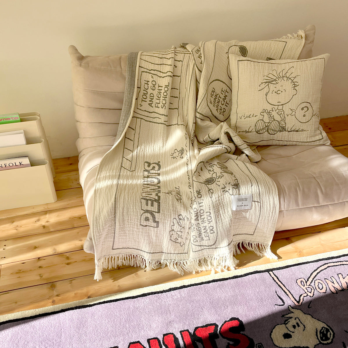 Maison Deux - Peanuts Blanket Comic Flightschool - Room Decor