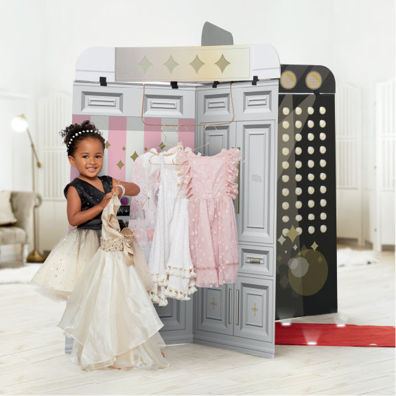 FAO Schwarz - Style Runway 4-Sided Fashion Show Playset - Fashion Activity and Roleplay
